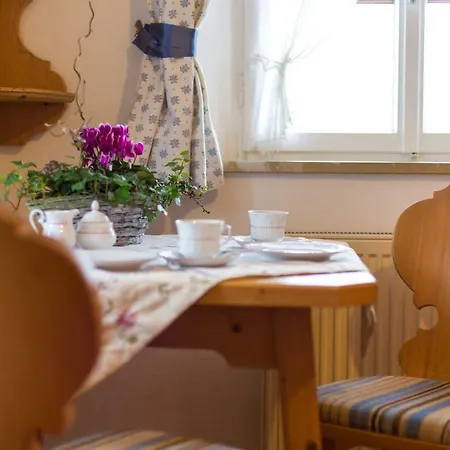 Schwabenbauernhof-tradition Und Moderne Erleben 鲁波尔丁